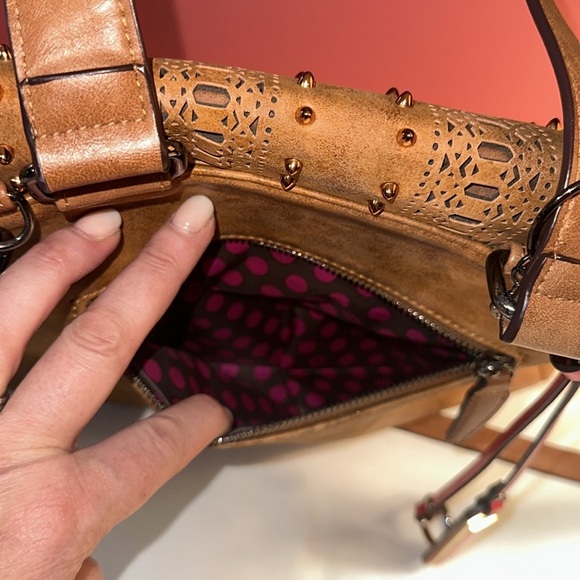 NICOLE LEE USA SLOANE LASER CUT HANDBAG - CAMEL - Picture 3 of 10